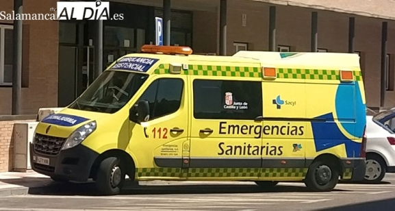 Un herido en un accidente entre dos coches en la avenida Saavedra y Fajardo 