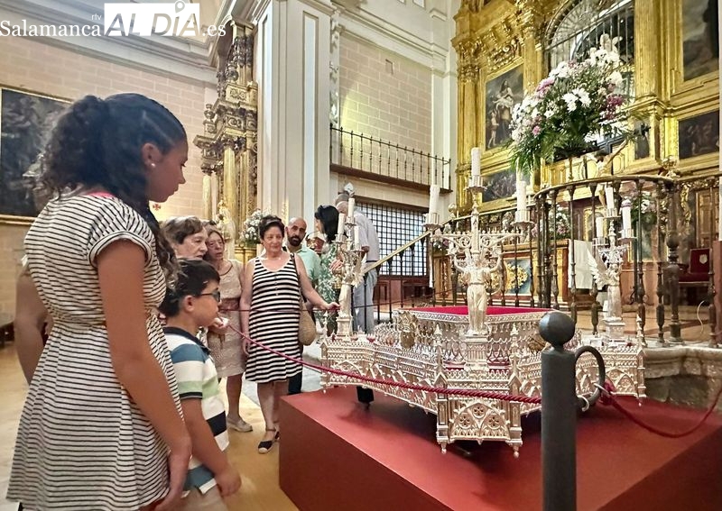 Concluyen los trabajos de restauración de las andas procesionales de Santa Teresa