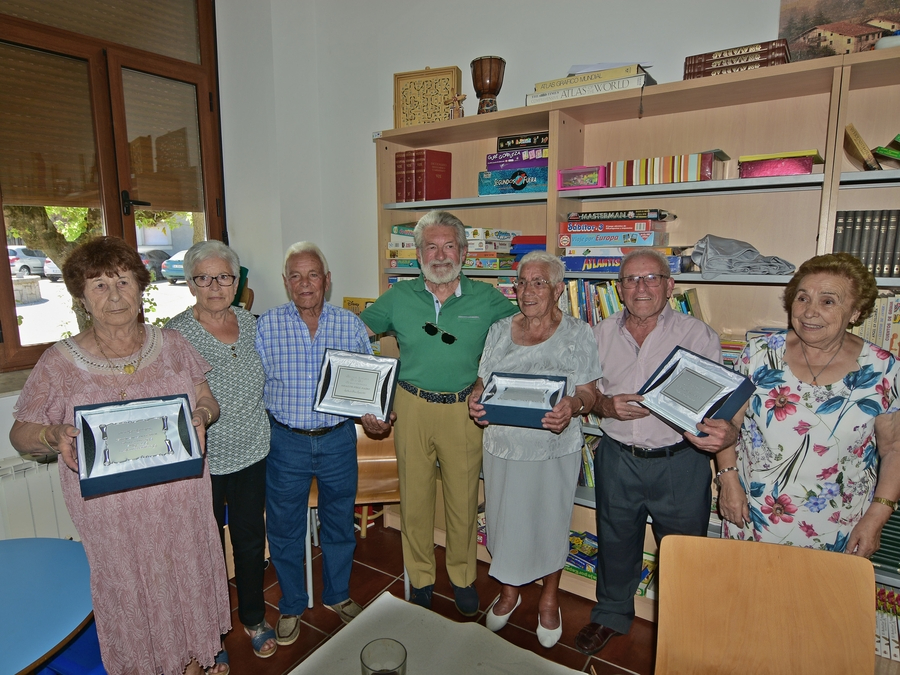 Casillas de Flores abre sus fiestas de verano con homenaje incluido a los más mayores