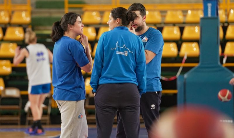 Así queda el cuerpo técnico del  Perfumerías Avenida para la nueva temporada