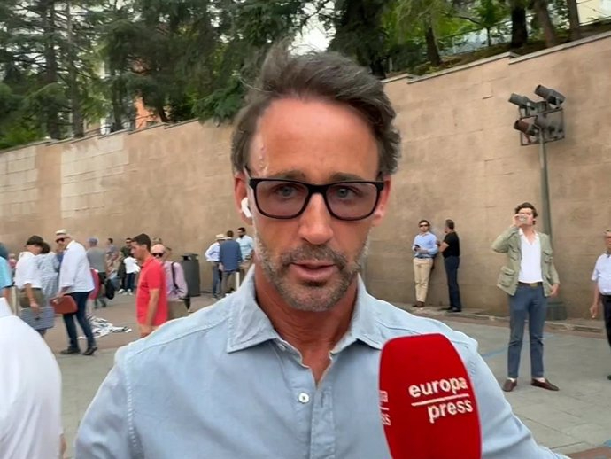 Álvaro Muñoz Escassi, pillado con una misteriosa mujer que no es Hiba Abouk en Colombia