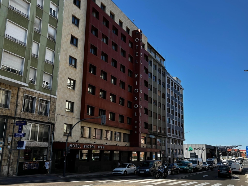 Investigan la muerte de dos personas tras precipitarse al vacío en un hotel del centro de León