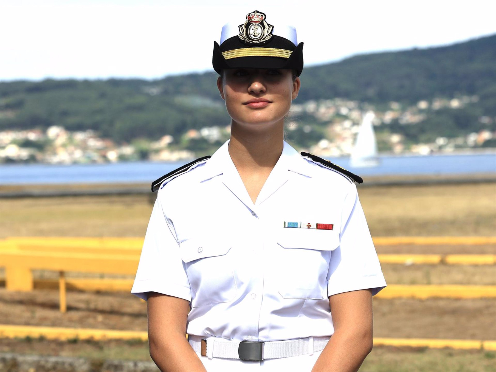 La Princesa Leonor recibe la insignia como alumna distinguida en la Escuela Naval Militar