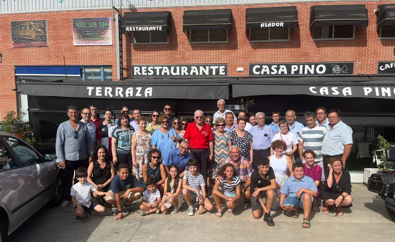 Emotiva jornada en Gomecello de 43 miembros de la familia Fernández de Cabo de La Armuña