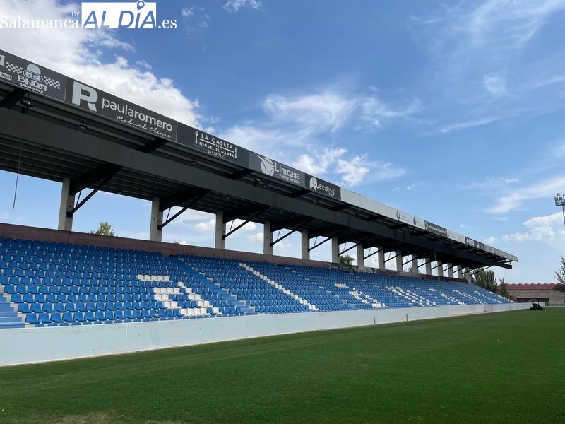 Así son los nuevos LEDS de la parte superior del Reina Sofía, por debajo de la publicidad original de Unionistas, que ya tiene 5.000 socios