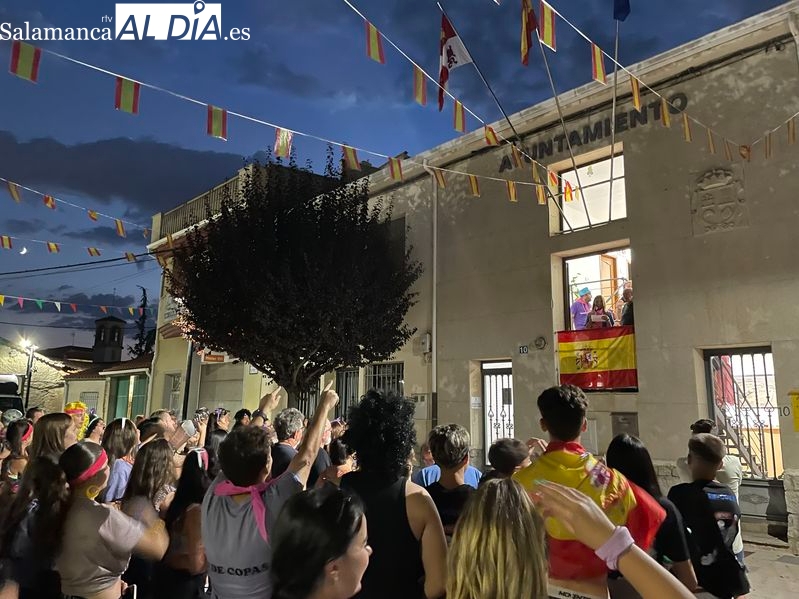 El pregón de fiestas y el chupinazo da el pistoletazo de salida a las fiestas de Castellanos de Moriscos