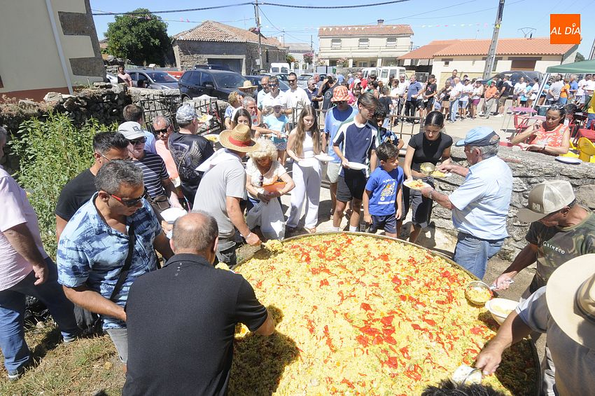Paella popular en Casillas de Flores para confraternizar en las fiestas de verano
