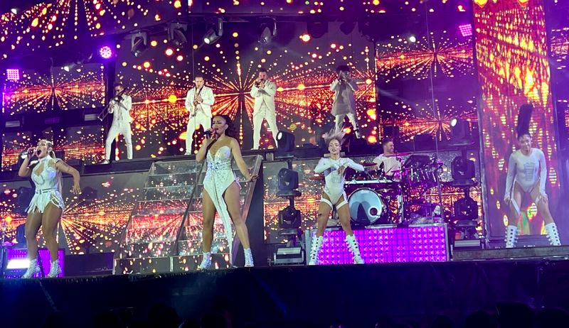 La espectacular verbena de París de Noia triunfa en Guijuelo