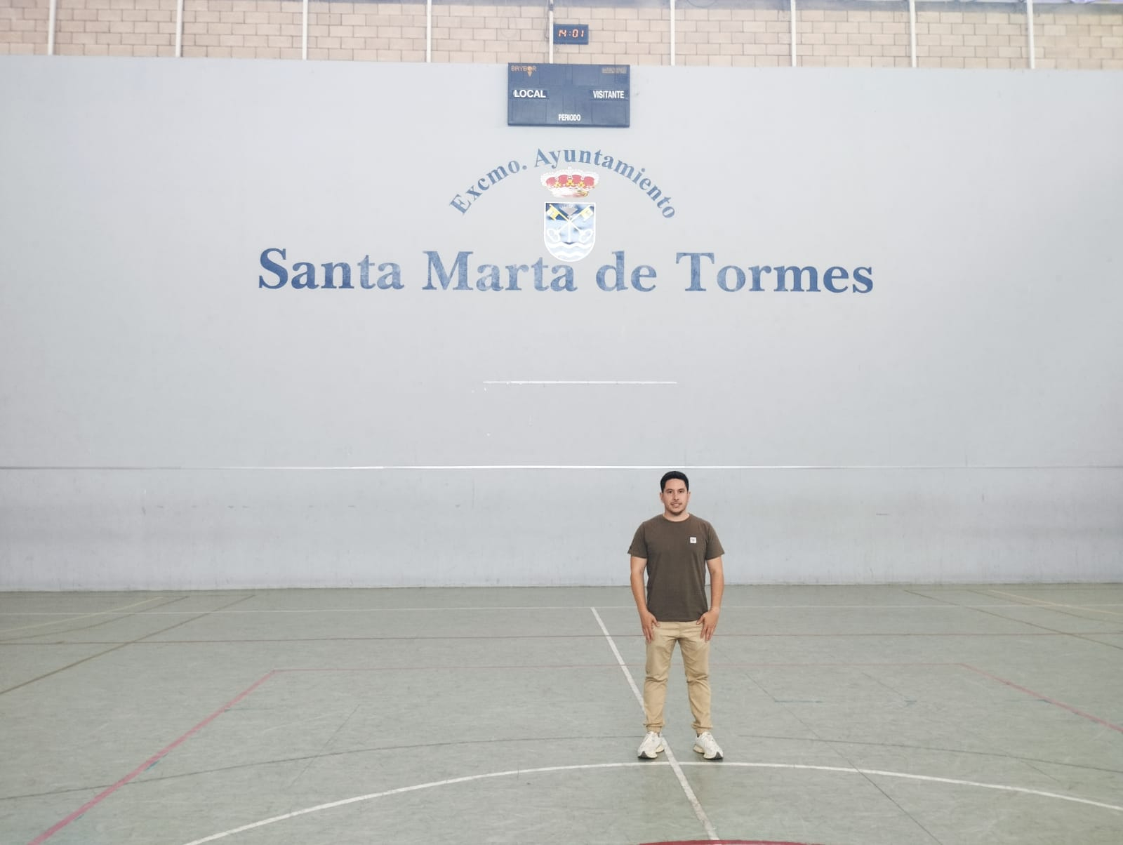 Comienzan los trabajos de renovación de la pintura en el pabellón Francisco Samaniego Fay