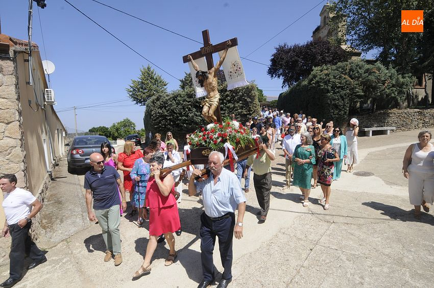 Agallas viste sus mejores galas para la celebración del Cristo del Buen Suceso