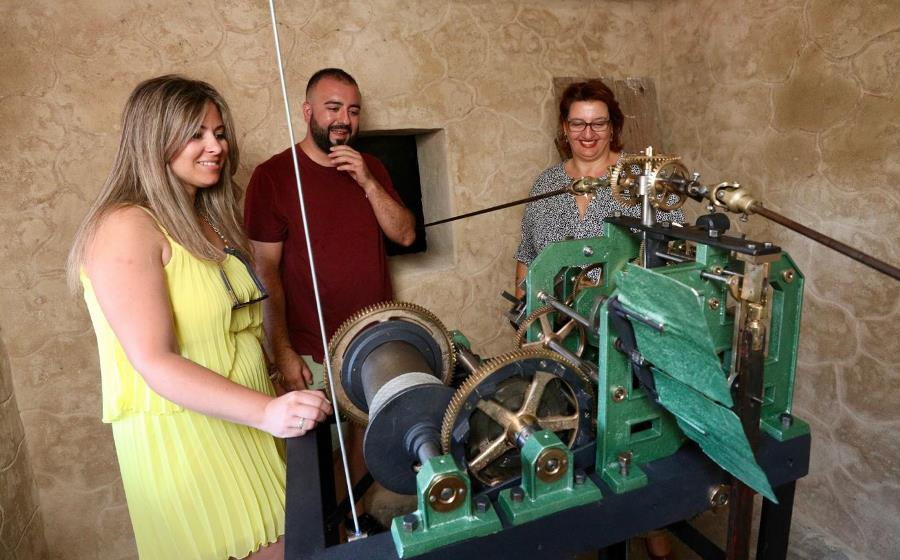 Fuentes de Oñoro restaura su reloj mecánico, el más antiguo de este tipo de la provincia