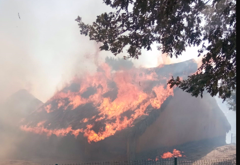 El fuego nivel 1 de El Raso (Ávila) calcinan las casas musealizadas del yacimiento del castro celta