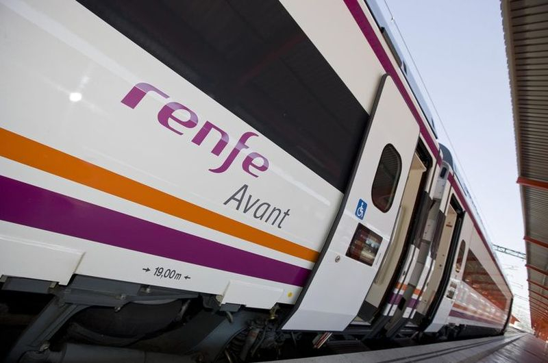Ya se pueden adquirir los abonos gratuitos para Cercanías, Media Distancia y Rodalies