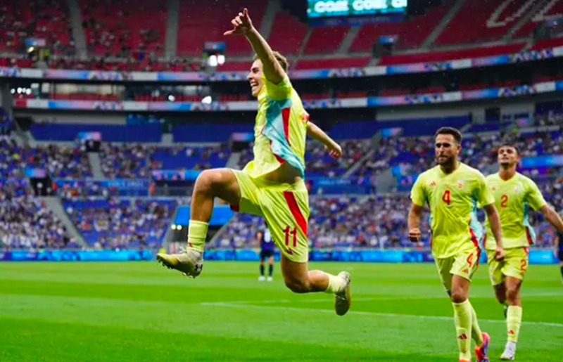 España golea a Japón y acerca la medalla (0-3)