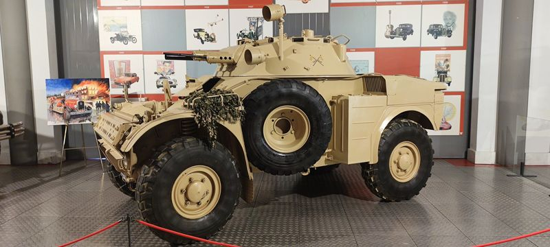 Una ametralladora de 1965, protagonista de la exposición ‘Ruedas para la Paz’