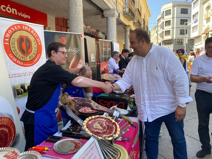 AERSCYL recibirá más 7.000 euros gracias al II Encuentro Solidario de Cortadores de jamón