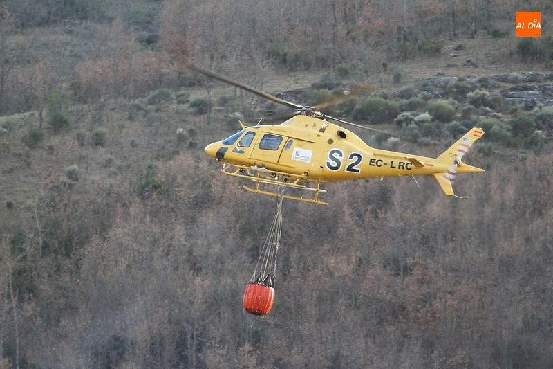 Medios aéreos y terrestres trabajan para sofocar un fuego en Doñinos de Ledesma  