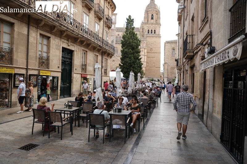 Buen ambiente en el centro de Salamanca pese a la ola de calor