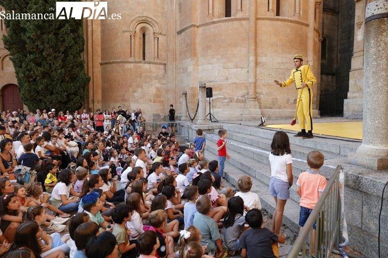 Circo y humor se fusionan en el Patio Chico con Cándido, de la compañía La Nórdika