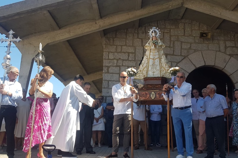 Macotera arropa de manera multitudinaria a su patrona, la Virgen de la Encina