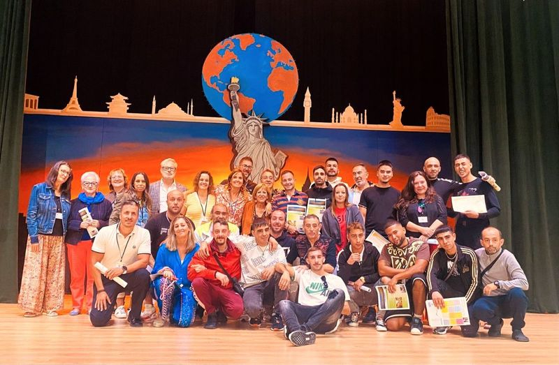 El segundo número de la revista Uteopía se presenta en el Centro Penitenciario de Topas al ritmo del rap de Edwing Vladimir