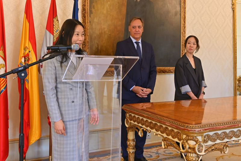 Una multinacional china se interesa por la moda diseñada en Salamanca 