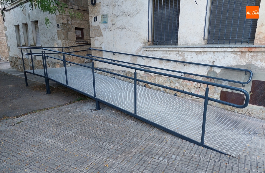 El Aula de Cerámica del Centro de Adultos ya tiene su flamante rampa