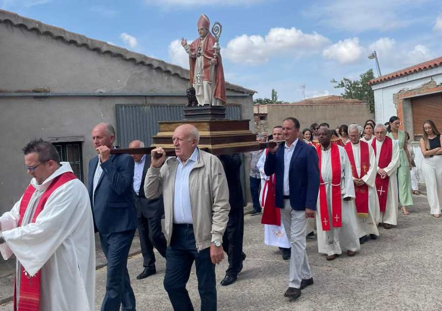 Boadilla procesiona a San Genaro dentro de sus fiestas patronales