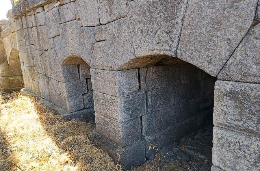 Prohibida la circulación por el histórico Puente de Muñoz ante el riesgo de que se venga abajo