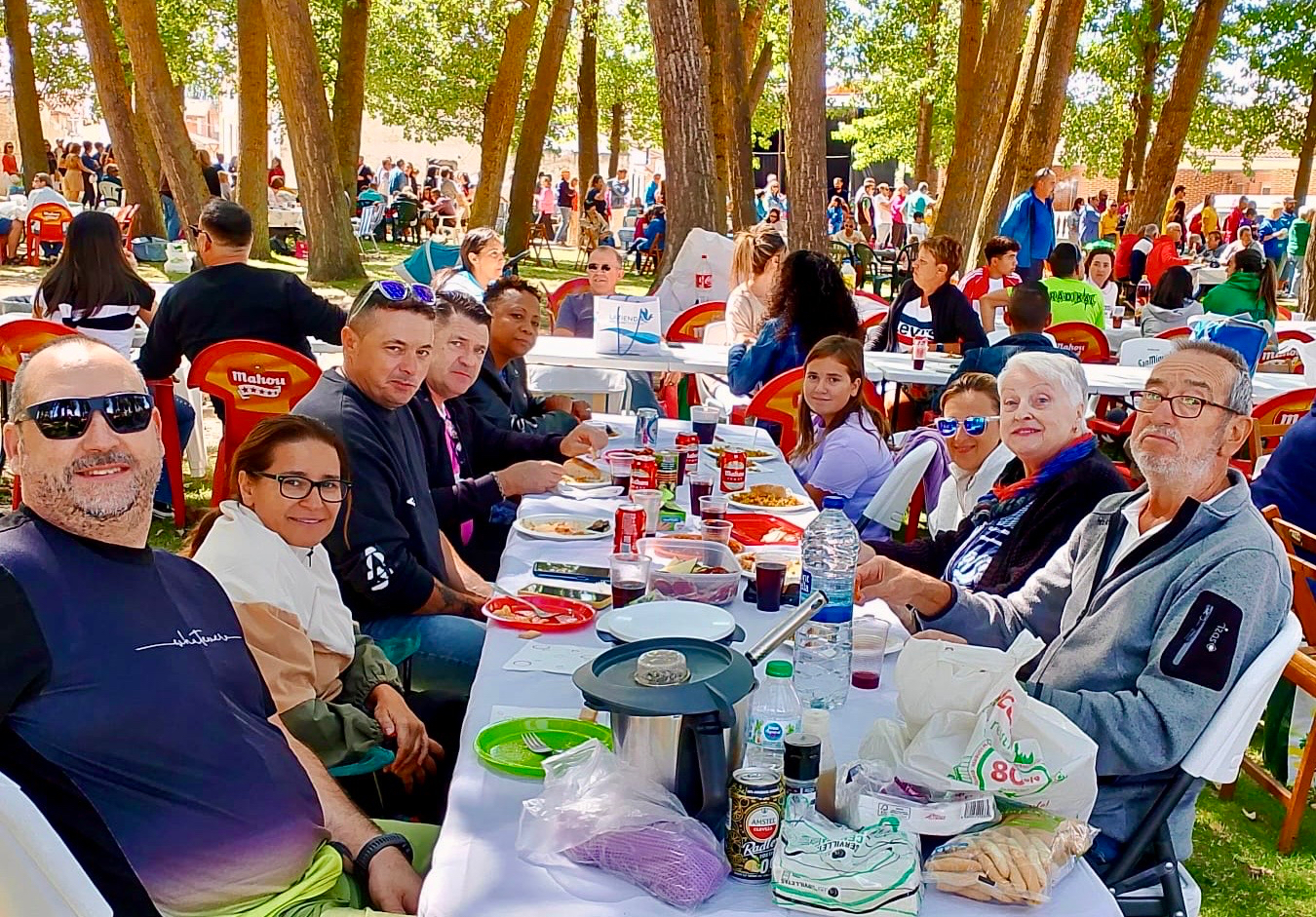 Gran ambiente festivo y más de 1.700 raciones disfrutadas en una multitudinaria paellada en Villoria