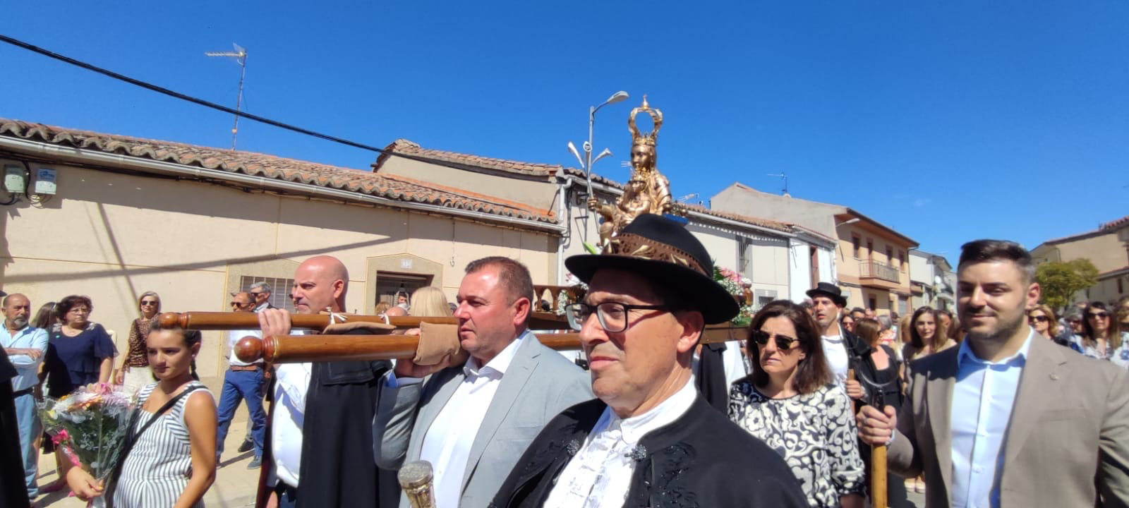 Villoria honra a la Virgen de la Vega en su histórica procesión