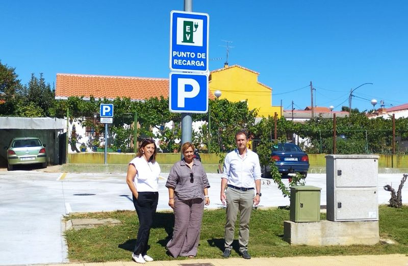 Aldeatejada transforma su antiguo frontón: habilitará nuevas plazas de aparcamiento y una estación de carga de vehículos eléctricos