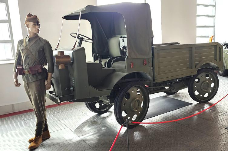Una Autocarreta Brescianos OM32 del año 1932, pieza del mes de septiembre del Museo de Historia de la Automoción de Salamanca