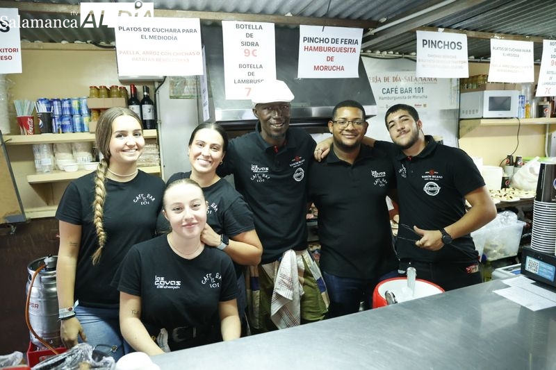 Buen ambiente en las casetas de la plaza del Mercado y Rúa Mayor