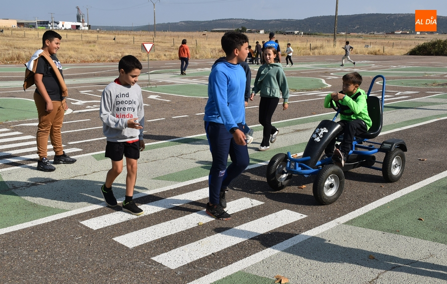 Los mayores de San Francisco y Misioneras-Santa Teresa aprenden seguridad vial subidos a los karts