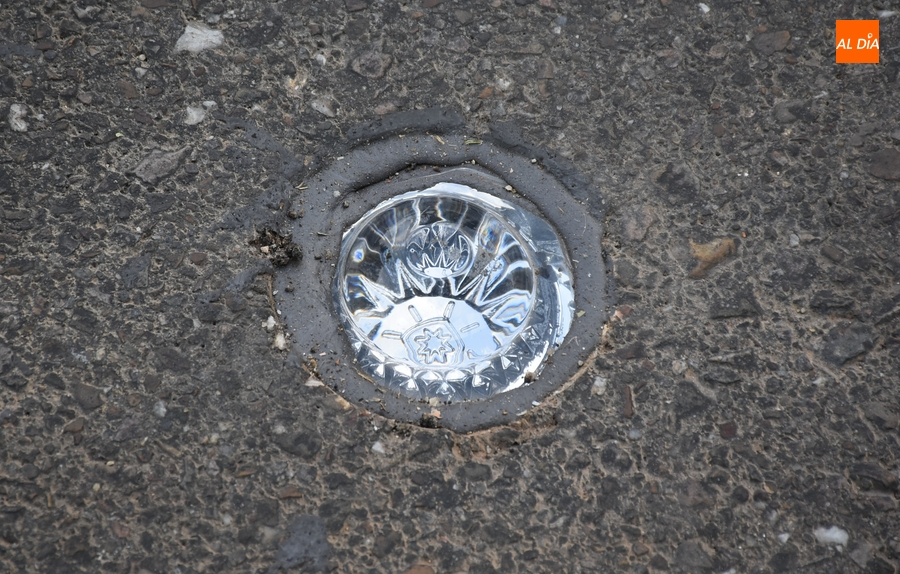 Colocados los primeros ojos de gato en las inmediaciones de pasos de cebra