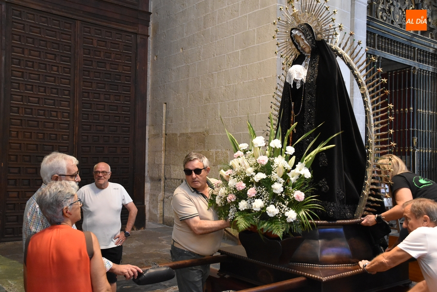 La Soledad ya está lista para procesionar este domingo por el interior de la Catedral