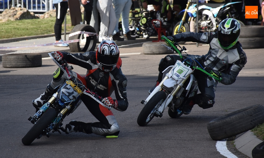 Iván Oviedo, el más rápido sobre las pitbikes en la concurrida exhibición de la Concentración