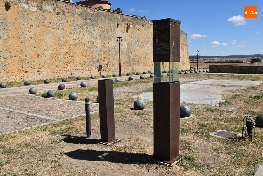 La Luna del Sistema Solar a escala, en reparación tras ser dañada por una autocaravana