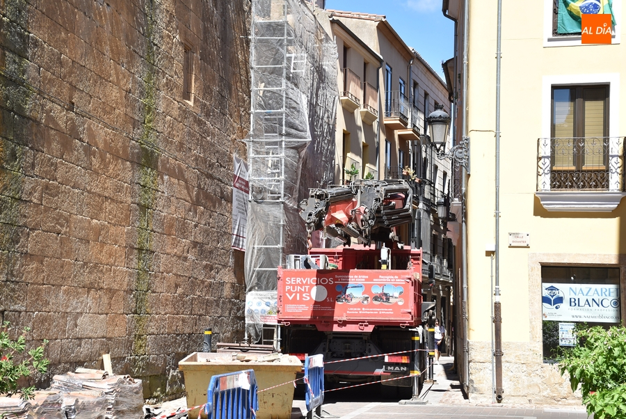 La intervención en la Iglesia de San Agustín salta al exterior