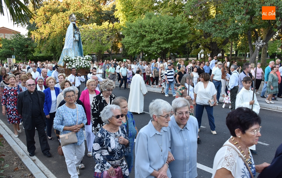 Los farinatos cumplen con la Virgen de la Peña en una multitudinaria tarde con un gran susto final