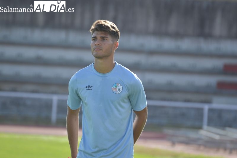 Mikel Córdoba gana protagonismo en las pruebas de un entrenamiento del Salamanca UDS con un teórico once bastante marcado