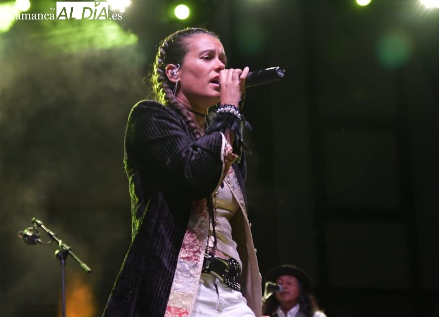Isabel Aaiún hace vibrar a Salamanca con su ‘Potra salvaje’ en el cierre del Coodefest