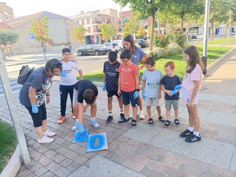 Re-pintado de huellas y Paseo Saludable, actividades de la Semana de la Movilidad en Carbajosa