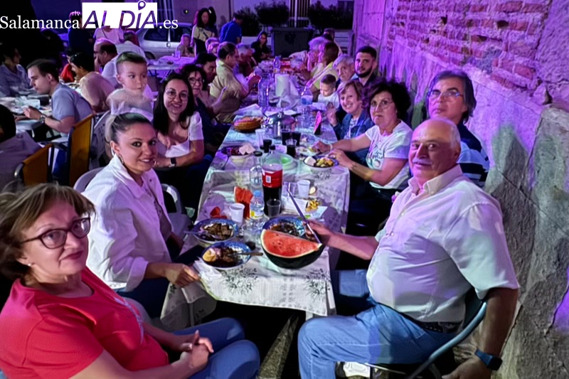 Villoria disfruta como una gran familia de la Merienda de la vaca con la que dicen adiós a sus fiestas patronales 