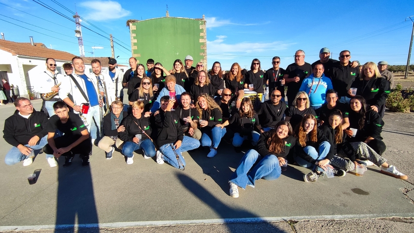 La peña ‘¿Y tú de quién eres?’ da el pistoletazo de salida a las fiestas de San Miguel en Almendra