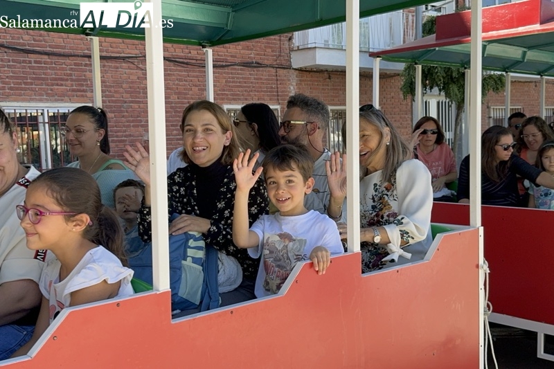 Diversión para grandes y pequeños con el gran Parque Infantil de juegos y el tren mecánico, inamovible en las fiestas patronales
