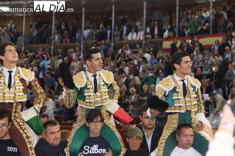 Enamorado de la moda juvenil