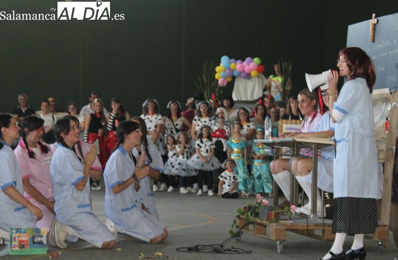 Gran desfile de disfraces para culminar unas grandes fiestas