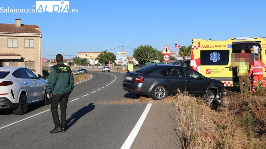 Una persona resulta herida tras una salida de vía en la circunvalación de Vitigudino 